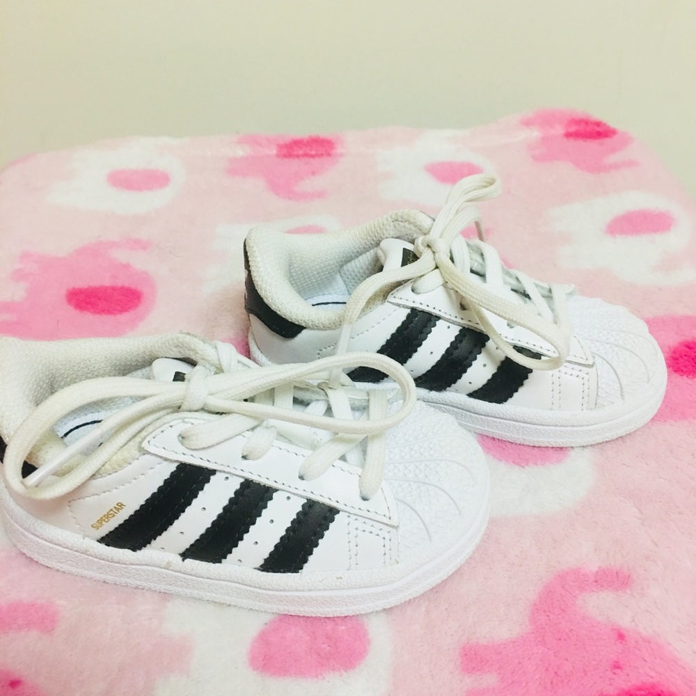 KID ADIDAS BLACK AND WHITE